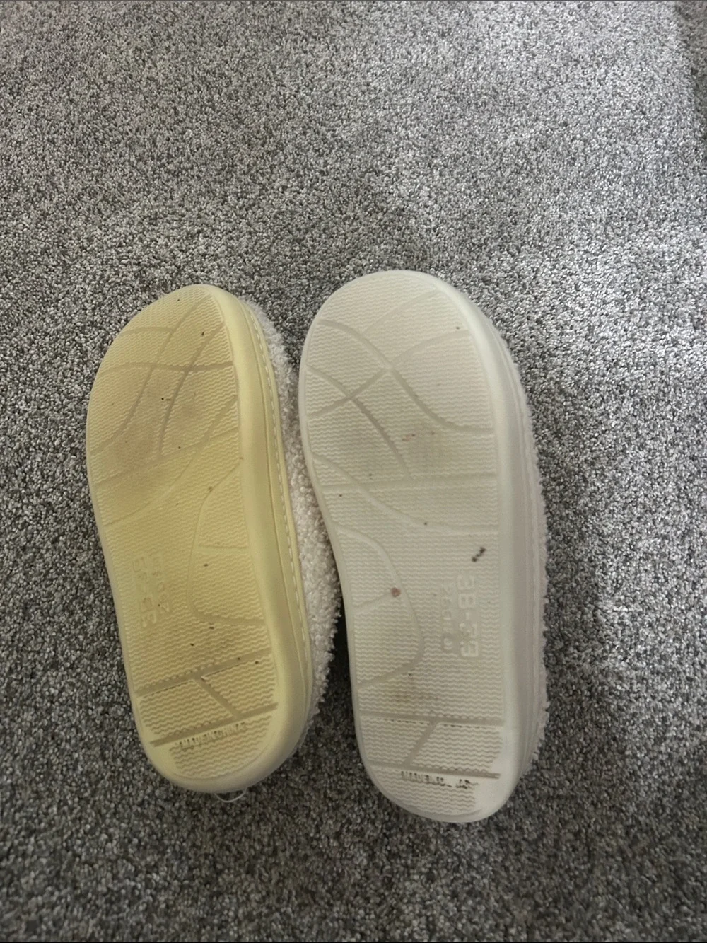 Kids Cream Fleece Footie Slippers with Peach Smiley Patch